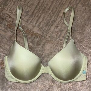 3/$25 NWOT 𝑽𝒊𝒄𝒕𝒐𝒓𝒊𝒂 𝑺𝒆𝒄𝒓𝒆𝒕 𝐿𝑖𝑛𝑒𝑑 𝐷𝑒𝑚𝑖 multi-way Bra